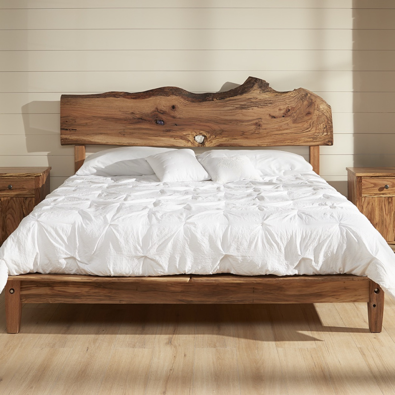 Crystal Swamp Oak Bed