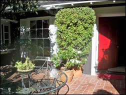 The front patio entrance to Stefanie Powers’s California home. Photo credit: Ari Michaelson